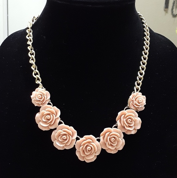 Jewelry - Rose gold necklace